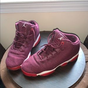 Jordans Size 7 basketball shoes
